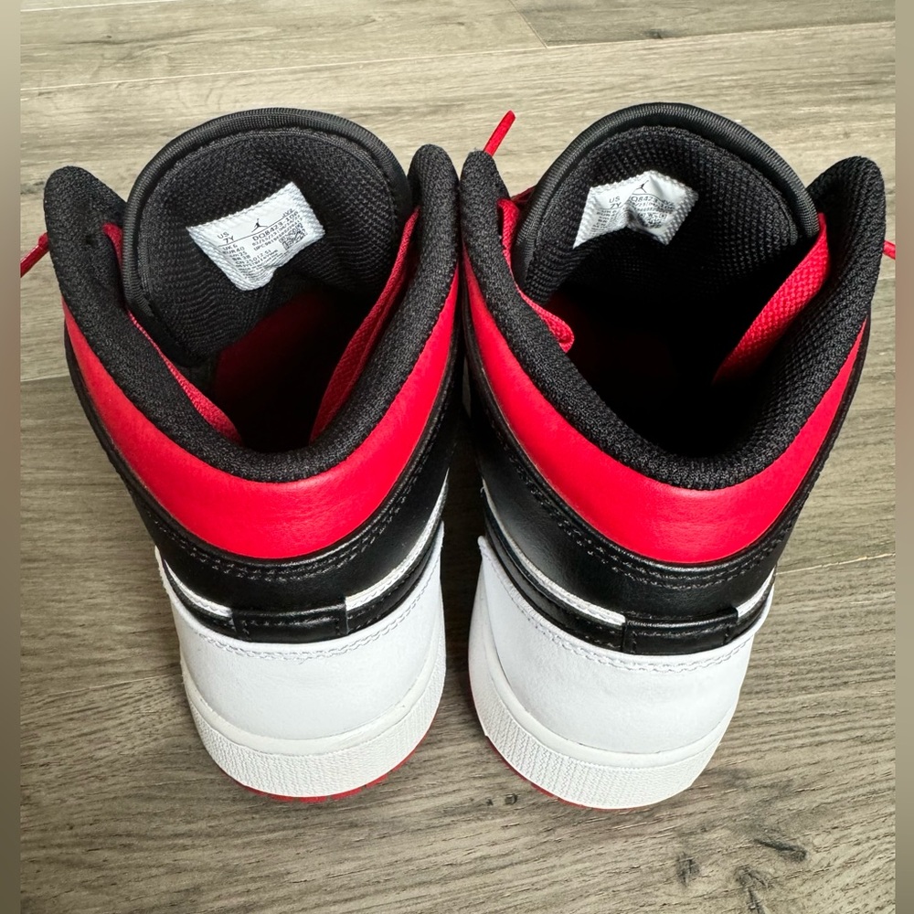 Air Jordan Mid 1 - Picture 9 of 16
